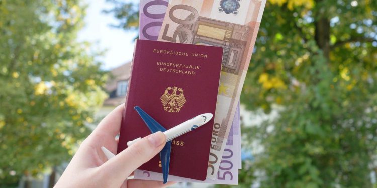 برخورداری از تمکن مالی برای اخذ ویزای توریستی دانمارک