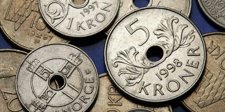 واحد پول نروژ کرون است. تصویری از سکه‌های نروژی
