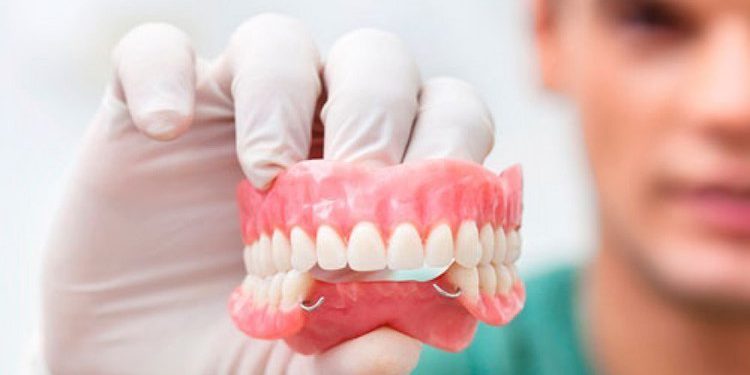 تحصیل در رشته دندان‌پزشکی در امارات