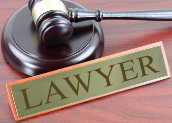 بله شما برای دریافت مشاوره حقوقی درباره مسائل مختلف می‌توانید از خدمات مشاوره حقوقی یک وکیل پایه یک استفاده کنید.