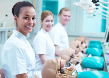 تحصیل در رشته دندان پزشکی در آمریکا